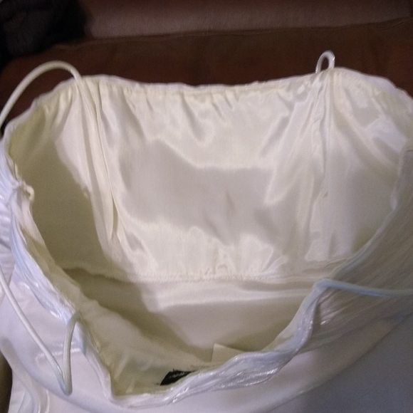 White evening gown - Picture 6 of 6